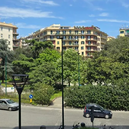 Vomero Plaza Metro' 4* Nápoles