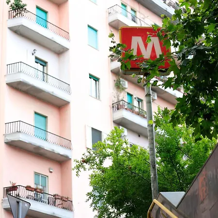 Vomero Plaza Metro' 4* Nápoles